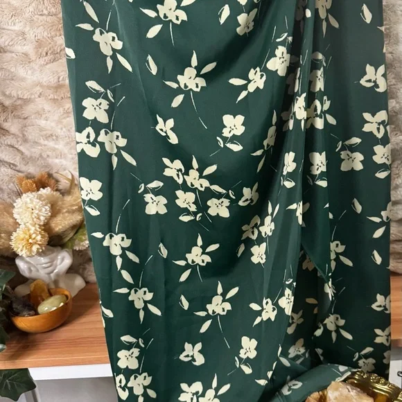 Urban Outfitters Green Floral Skirt - Picture 2 of 5